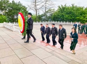 集團機關(guān)黨支部開展“緬懷革命先烈，弘揚民族精神”清明祭掃主題黨日活動